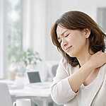 更年期の肩こりはなぜつらい？身体とこころの負担を減らす実践法を解説