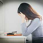 更年期はうつになりやすい？「何もしたくない」と感じる原因や心の整え方を解説