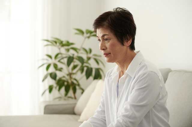 更年期が終わったのに体調が戻らない…更年期後の不調の原因と整え方