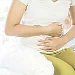 更年期に胃腸の不調が起きる？消化器症状の原因と対処法を解説