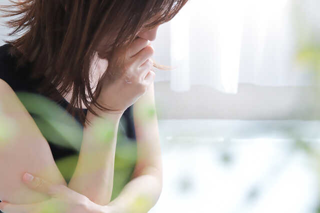 更年期に吐き気が起こる原因は？つらいときの対処法と受診の目安